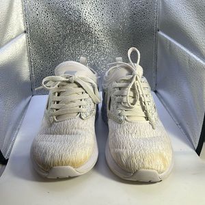 Fabletics Redondo Performance Sneakers size 9 in great pre-loved condition